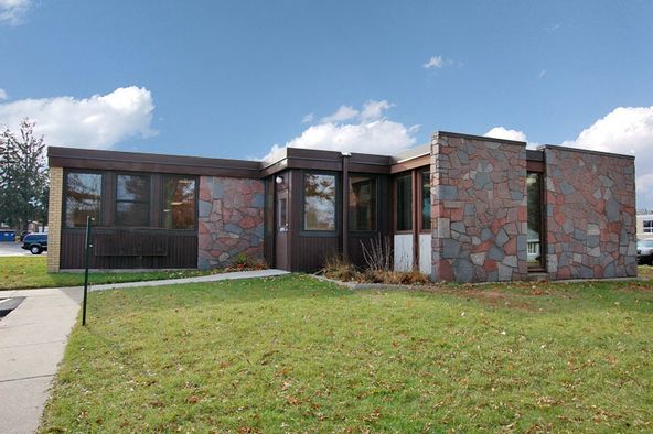 Office For Lease: 2716 Upper Afton Rd E, Saint Paul, MN 55119